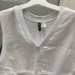 Divided crop sweater size L